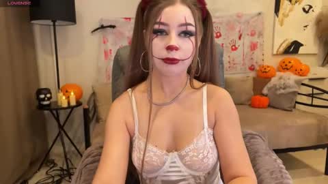 Yummy Jane online show from 10-31-25, 01:17