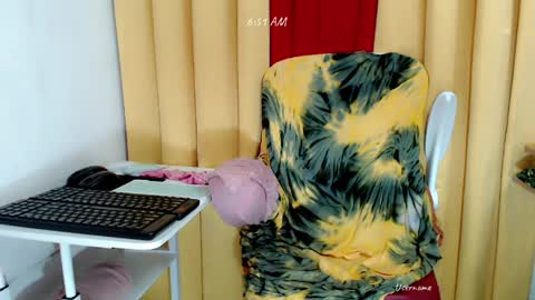Snapshot of yummyhottits chatting on 05-12-26, 10:51 nemay online show from 05-12-26, 10:51
