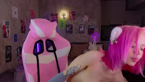 Lisa online show from 03-11-25, 01:37