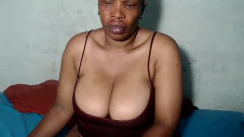 yummytittsxx online show from 02-03-25, 03:42