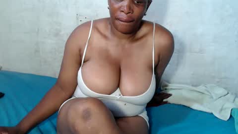 yummytittsxx online show from 02-05-25, 08:32