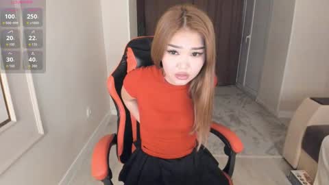 Snapshot of yun_li chatting on 06-08-26, 03:23 YunLi online show from 06-08-26, 03:23