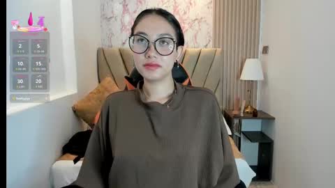 Snapshot of yuna__min chatting on 09-26-25, 12:53 Yuna  online show from 09-26-25, 12:53