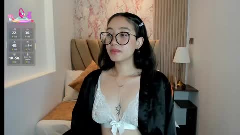 Snapshot of yuna__min chatting on 09-29-25, 02:55 Yuna  online show from 09-29-25, 02:55