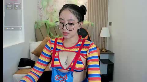 Snapshot of yuna__min chatting on 10-17-25, 08:11 Yuna  online show from 10-17-25, 08:11