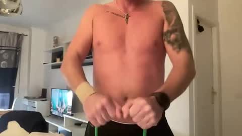 Snapshot of yungbucker chatting on 12-01-25, 03:17 Yungbucker online show from 12-01-25, 03:17