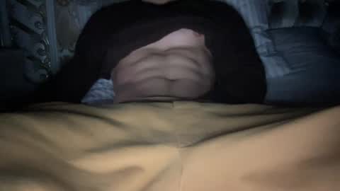 Snapshot of yungbull06 chatting on 01-05-25, 01:24 Yung Bull online show from 01-05-25, 01:24