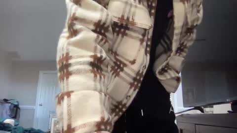 Snapshot of yungbull06 chatting on 01-25-25, 08:31 Yung Bull online show from 01-25-25, 08:31