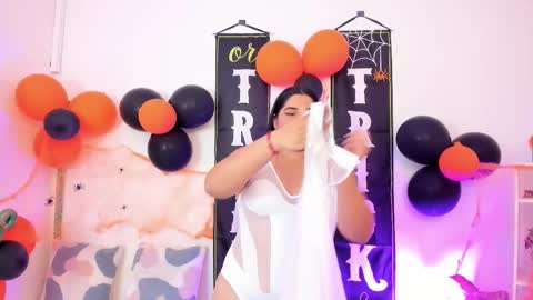 Yunna online show from 10-31-25, 11:11