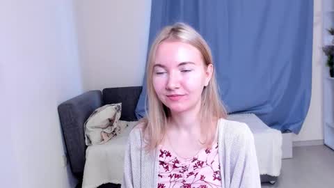 Snapshot of yuricazel chatting on 11-05-25, 08:36 Alesia online show from 11-05-25, 08:36