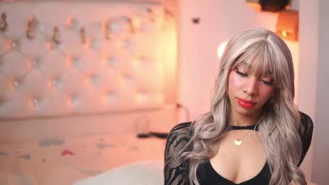 Snapshot of yuyi_cam chatting on 10-06-25, 03:37 Yuyi Cam online show from 10-06-25, 03:37