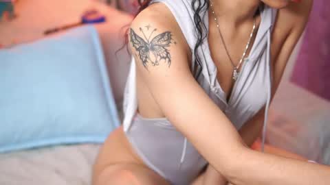 Yuyi Cam online show from 10-26-25, 02:06