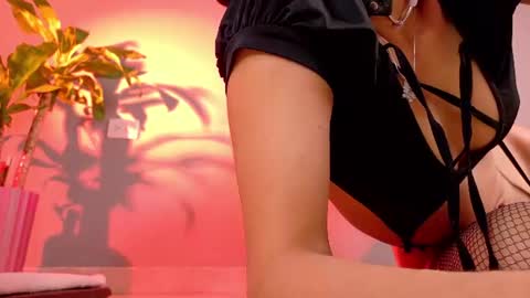 Snapshot of yuyi_cam chatting on 07-17-26, 01:56 Yuyi Cam online show from 07-17-26, 01:56