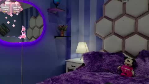 Snapshot of yvi_taylor chatting on 05-19-26, 12:44 yvi online show from 05-19-26, 12:44