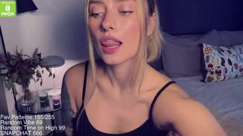 Snapshot of yvie_ chatting on 02-20-25, 07:34 The Queen Bitch of the United Kingdom online show from 02-20-25, 07:34