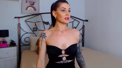 I V Y   online show from 01-03-25, 09:05