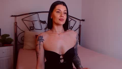 I V Y   online show from 02-05-26, 09:41