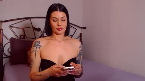 I V Y   online show from 04-02-26, 07:55