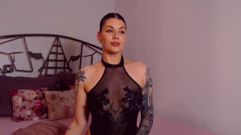 I V Y   online show from 05-21-26, 08:49