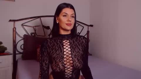 I V Y   online show from 05-26-26, 07:43