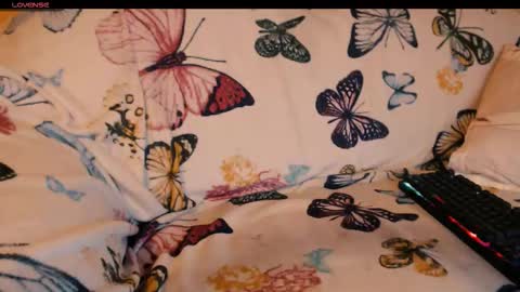 Snapshot of yzza_suave chatting on 11-21-25, 08:29 yzza_suave online show from 11-21-25, 08:29