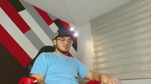 Snapshot of zac_golden chatting on 06-08-26, 11:54 Zack online show from 06-08-26, 11:54