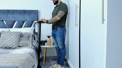 Richard online show from 11-27-25, 01:02