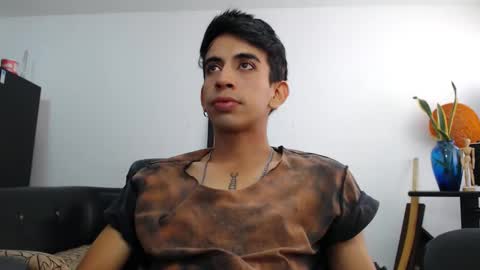 Snapshot of zack_kingg chatting on 12-19-24, 01:51 Zack King online show from 12-19-24, 01:51