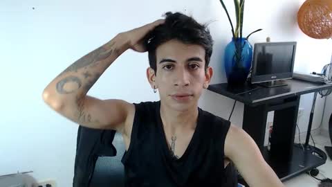 Snapshot of zack_kingg chatting on 12-28-24, 03:26 Zack King online show from 12-28-24, 03:26