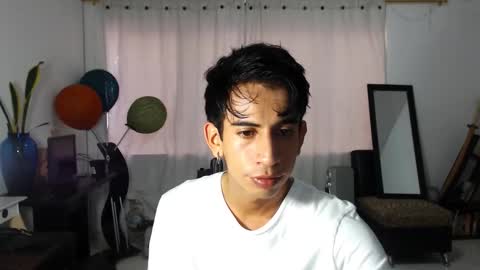 Snapshot of zack_kingg chatting on 12-31-24, 10:34 Zack King online show from 12-31-24, 10:34