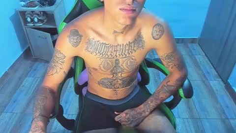 BiG Zafiro online show from 12-15-25, 11:03