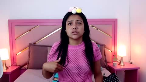 Snapshot of zaira_angel chatting on 02-18-25, 07:19 Zaira Angel online show from 02-18-25, 07:19