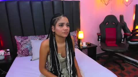 Snapshot of zaira_angel chatting on 09-28-25, 05:35 Zaira Angel online show from 09-28-25, 05:35