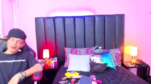 Snapshot of zaira_angel chatting on 10-08-25, 03:37 Zaira Angel online show from 10-08-25, 03:37
