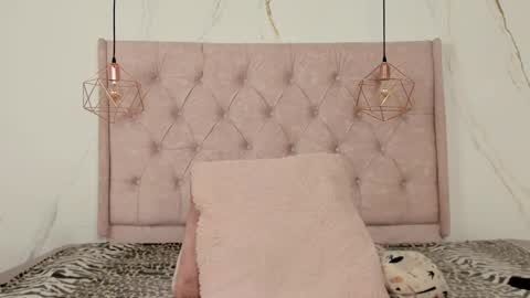 ZAMIRA online show from 09-29-25, 01:38