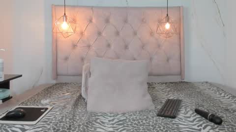 ZAMIRA online show from 11-29-25, 01:47