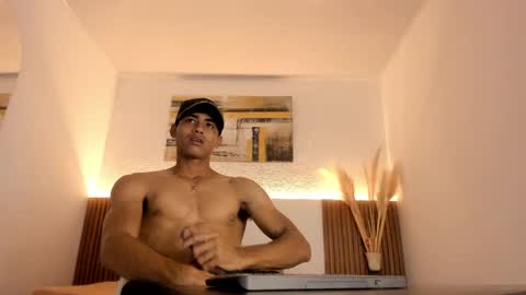 Snapshot of zander_2120 chatting on 04-30-26, 01:17 Zander online show from 04-30-26, 01:17