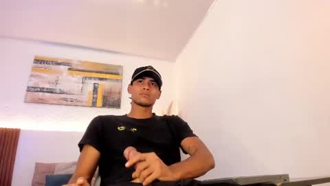 Snapshot of zander_2120 chatting on 08-04-26, 01:03 Zander online show from 08-04-26, 01:03