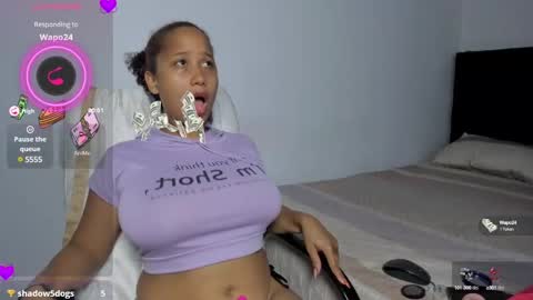 Snapshot of zandra_kiman chatting on 02-01-25, 01:44 Zandra online show from 02-01-25, 01:44