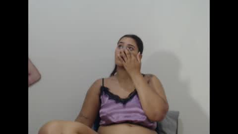 Snapshot of zaphiro__skye chatting on 05-05-26, 08:33 Skye online show from 05-05-26, 08:33