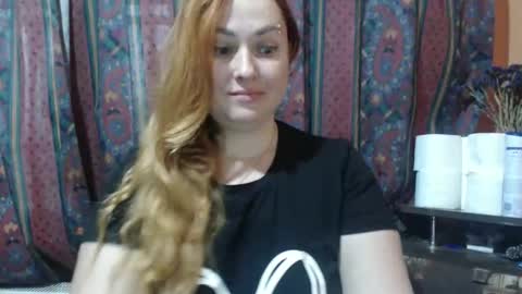 Snapshot of zara_red chatting on 12-17-25, 12:00 Kate. if im not here im here foxy red333 online show from 12-17-25, 12:00