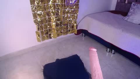 Zara online show from 01-30-25, 01:33