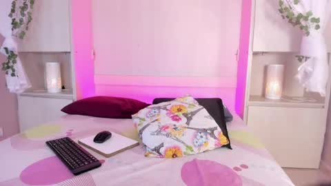 Snapshot of zaraprescott chatting on 04-16-26, 09:39 SARA online show from 04-16-26, 09:39