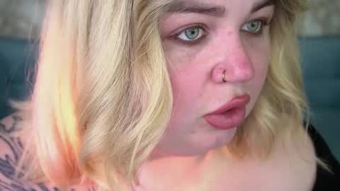 Lola online show from 04-15-26, 07:54