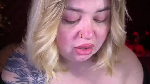 Snapshot of zarareign_ chatting on 04-30-26, 08:57 Lola online show from 04-30-26, 08:57