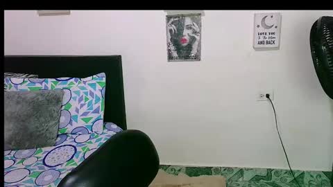 Snapshot of zaray_45bella chatting on 01-11-25, 02:20 zaray online show from 01-11-25, 02:20