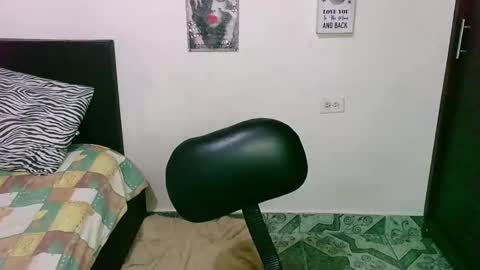 Snapshot of zaray_45bella chatting on 02-14-25, 02:07 zaray online show from 02-14-25, 02:07