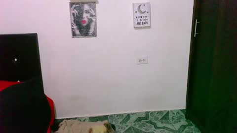 Snapshot of zaray_45bella chatting on 09-27-25, 10:15 zaray online show from 09-27-25, 10:15