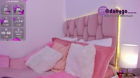 Snapshot of zarianaevanz chatting on 10-06-25, 10:18 Zariana online show from 10-06-25, 10:18