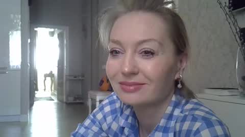 Snapshot of zarinaswift chatting on 04-27-26, 04:43 Zarina Swift online show from 04-27-26, 04:43